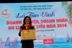 Cholontourist vinh dự nhận giải thưởng doanh nghiệp có nhiều đóng góp cho sự phát triển du lịch tỉnh Bình Thuận.